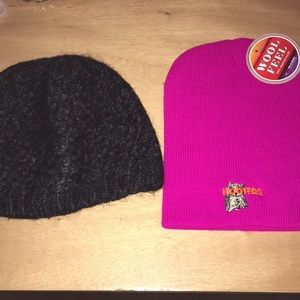 Women’s Lot Of 2 Winter Hats Hooters Wool Italy